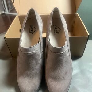 Cliffs by WHITE MOUNTAIN Taupe Loafers